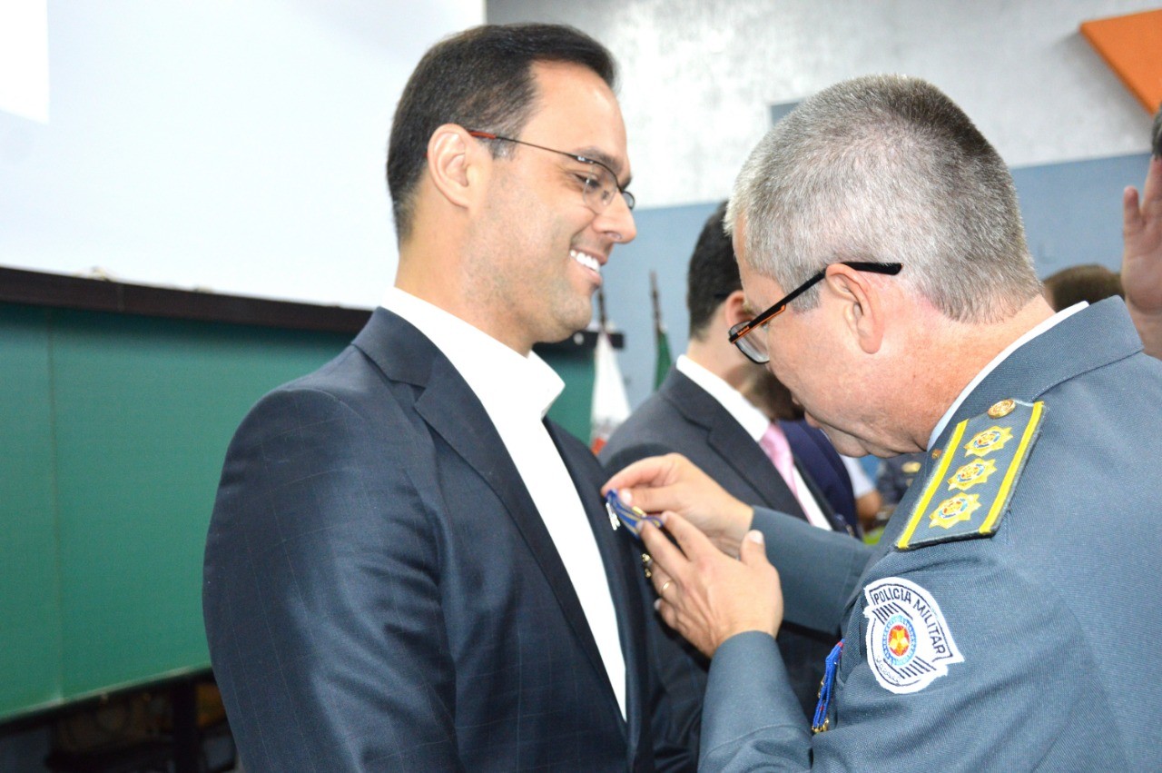 2018824_Thiago Brochi recebe medalha